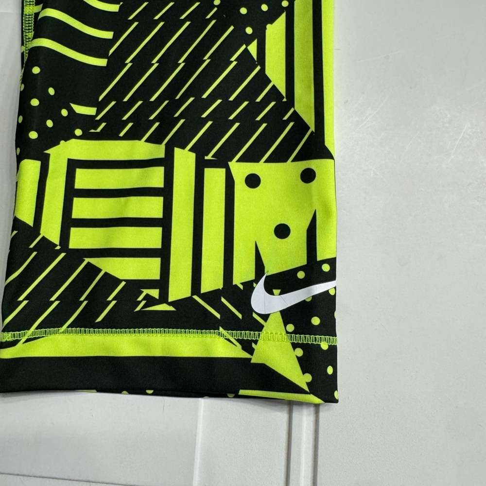 Nike Pro Dri-Fit Womens Size Medium Black Lime Green Gym Active Capri Leggings - Picture 2 of 6
